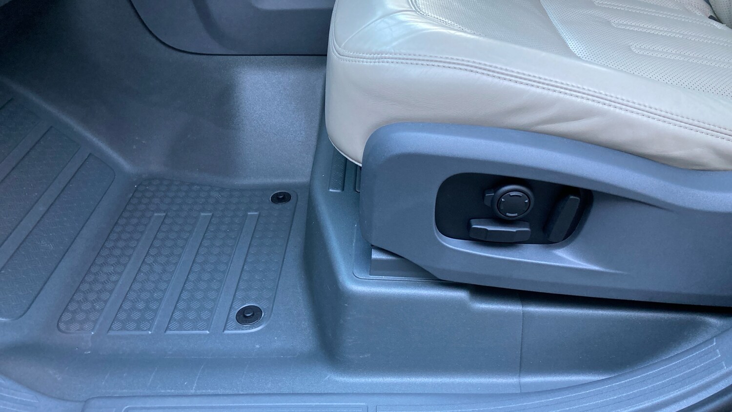 Used Land Rover Defender 2021 for sale - 77946985: Photo 50