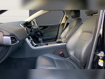 Used Jaguar XE 2019 for sale - 76908487: Photo