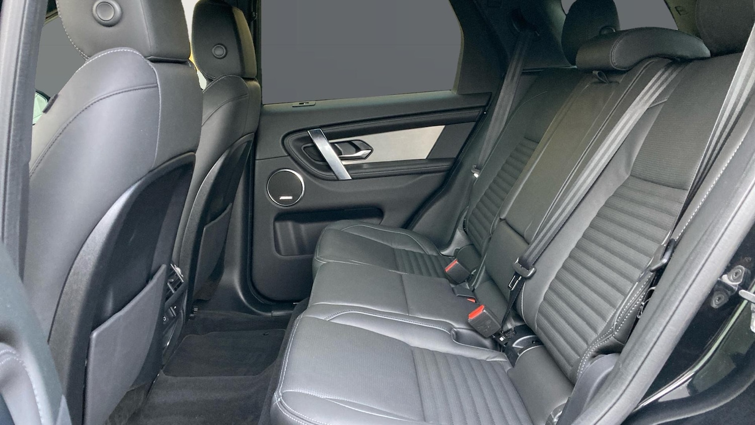 Used Land Rover Discovery Sport 2025 for sale - 76467903: Photo 4