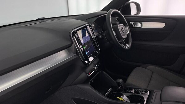 Used Volvo XC40 2023 for sale - 75385759: Photo 2