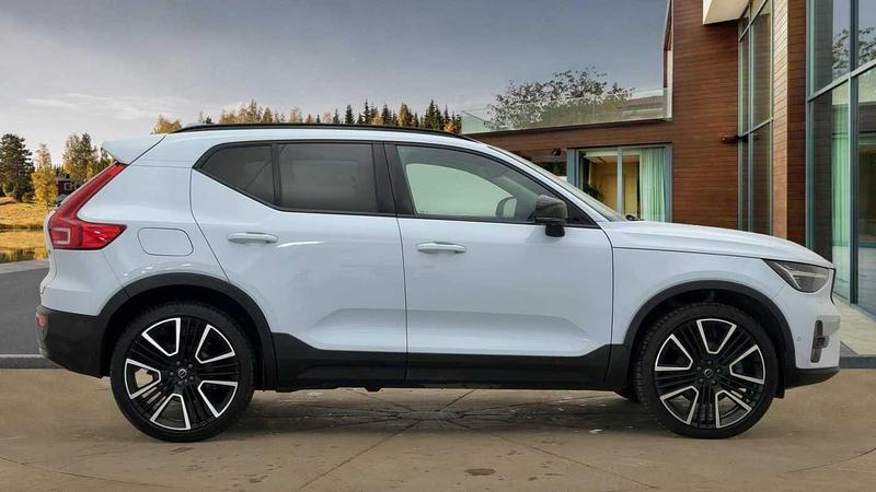 Used Volvo XC40 2024 for sale - 76895613: Photo 2