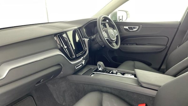 Used Volvo XC60 2022 for sale - 75130856: Photo 2