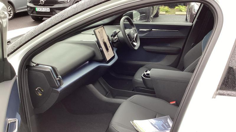Used Volvo EX30 2025 for sale - 75778870: Photo 2