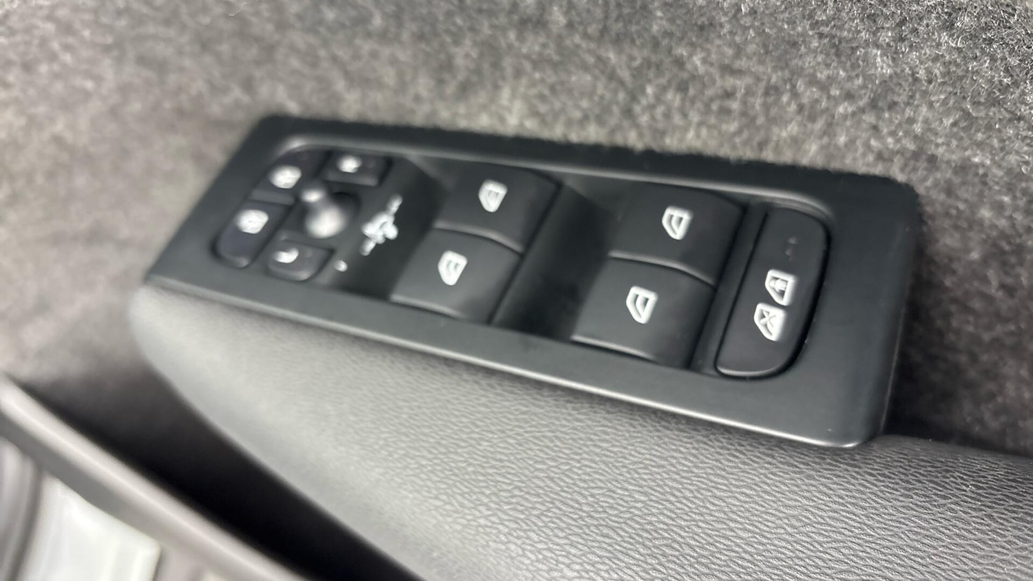 Used Volvo XC40 2025 for sale - 77791269: Photo 16