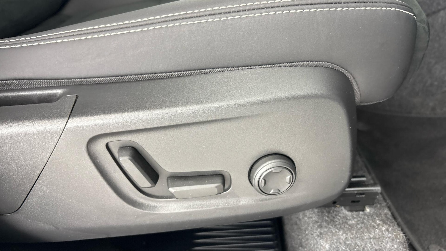 Used Volvo XC40 2025 for sale - 77791269: Photo 17