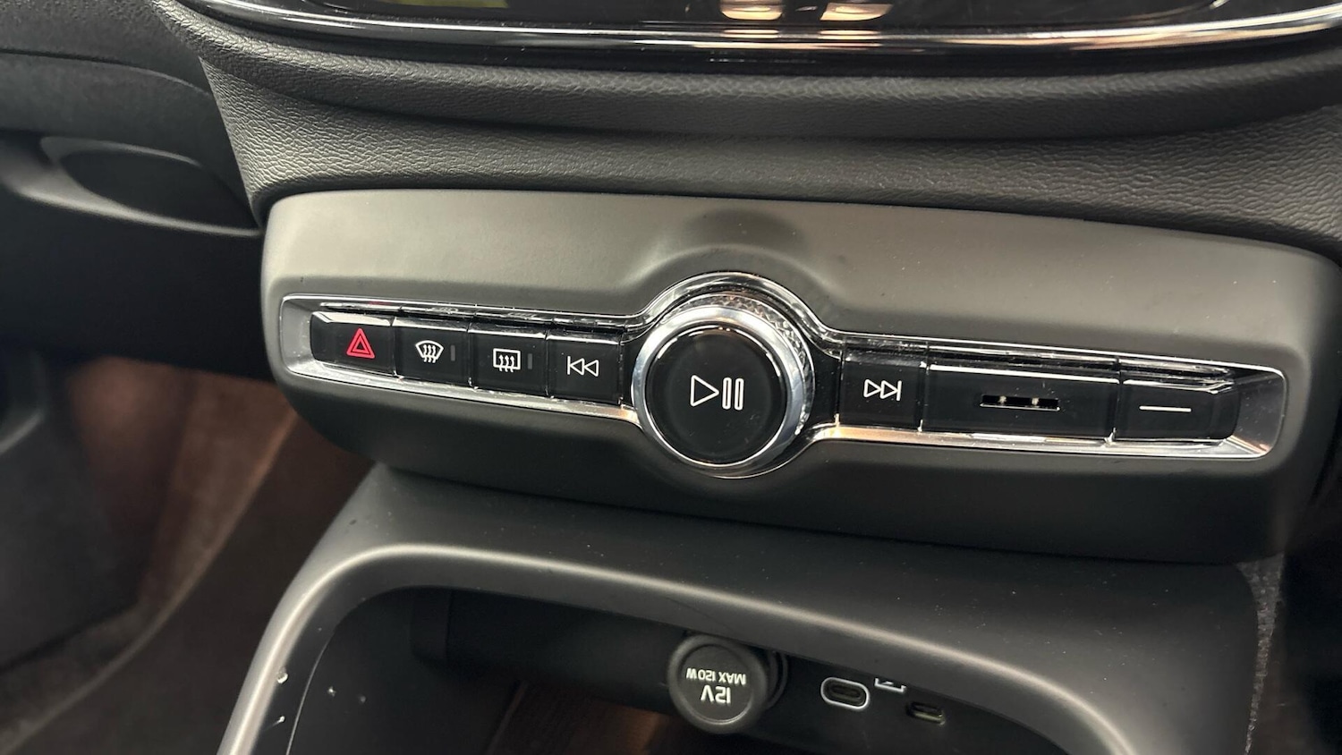 Used Volvo XC40 2025 for sale - 77791269: Photo 22