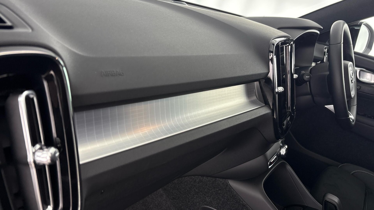 Used Volvo XC40 2025 for sale - 77791269: Photo 41