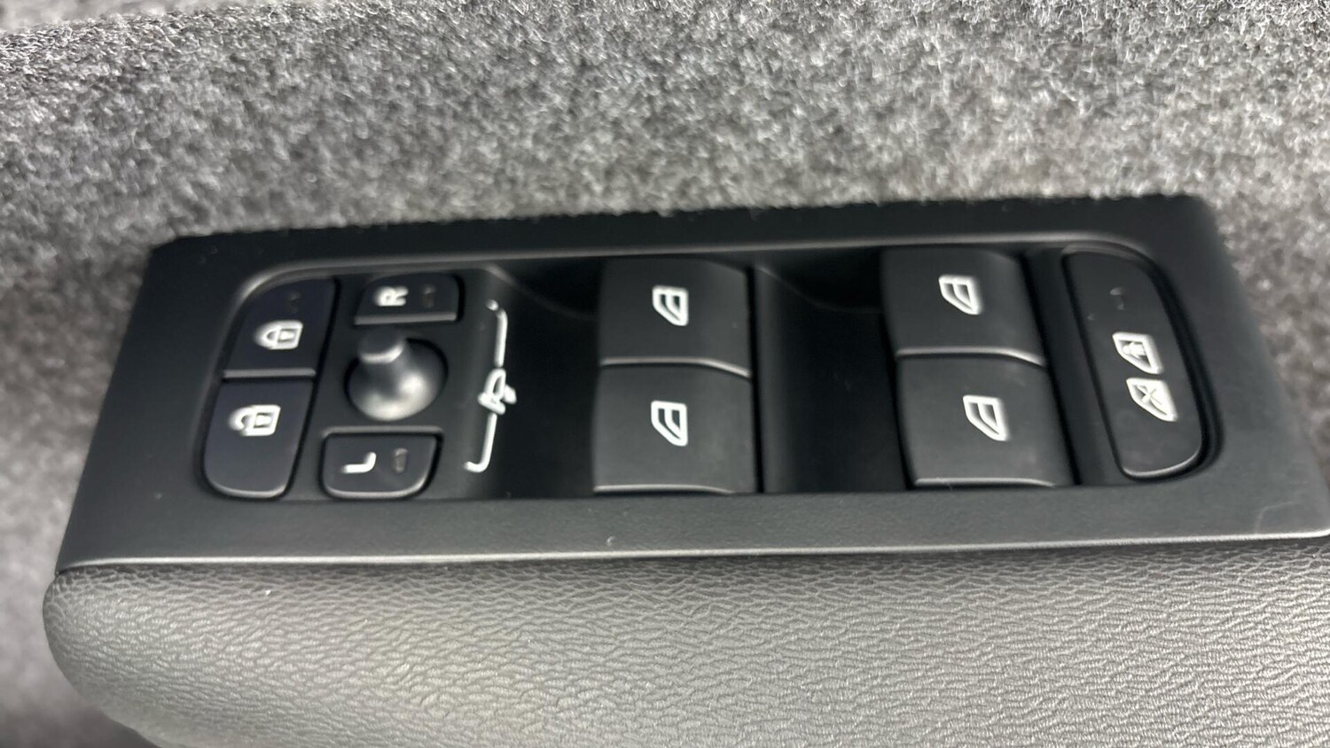 Used Volvo XC40 2025 for sale - 77791242: Photo 18