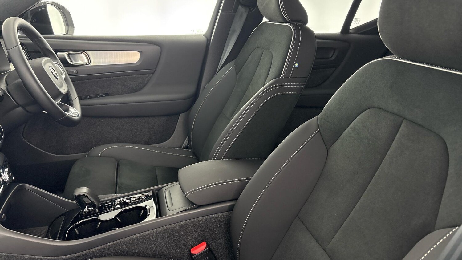 Used Volvo XC40 2025 for sale - 77791242: Photo 38