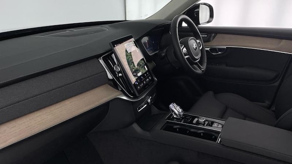 Used Volvo XC90 2025 for sale - 76117457: Photo 2
