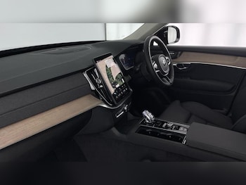 Used Volvo XC90 2025 for sale - 76117457: Photo 2