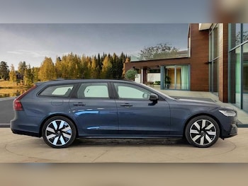 Used Volvo V90 2025 for sale - 77312682: Photo