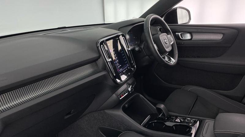 Used Volvo XC40 2025 for sale - 76008624: Photo 2