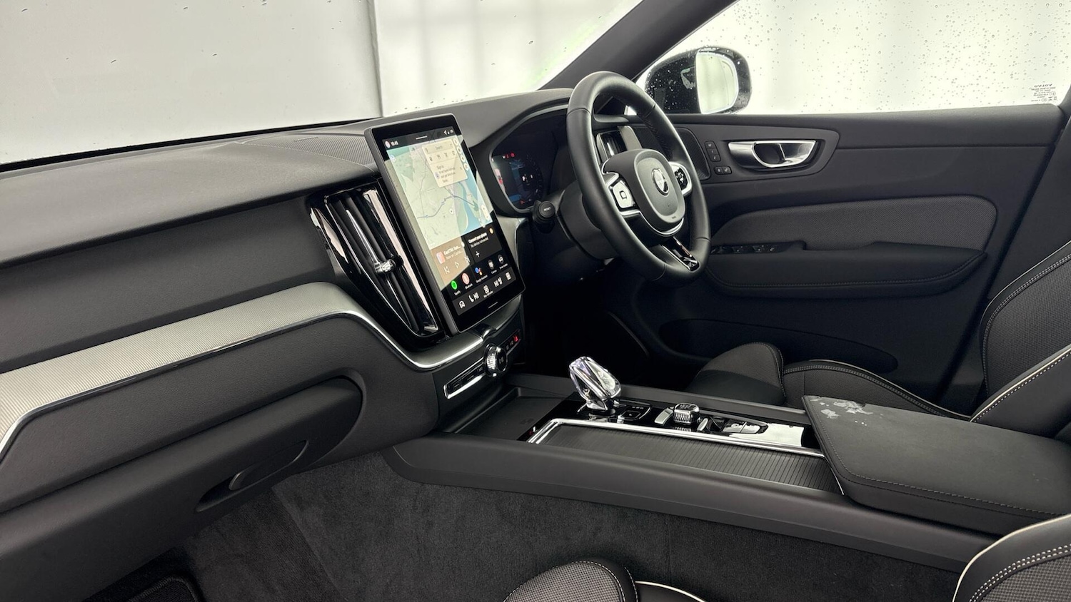 Used Volvo XC60 2025 for sale - 77515861: Photo 2