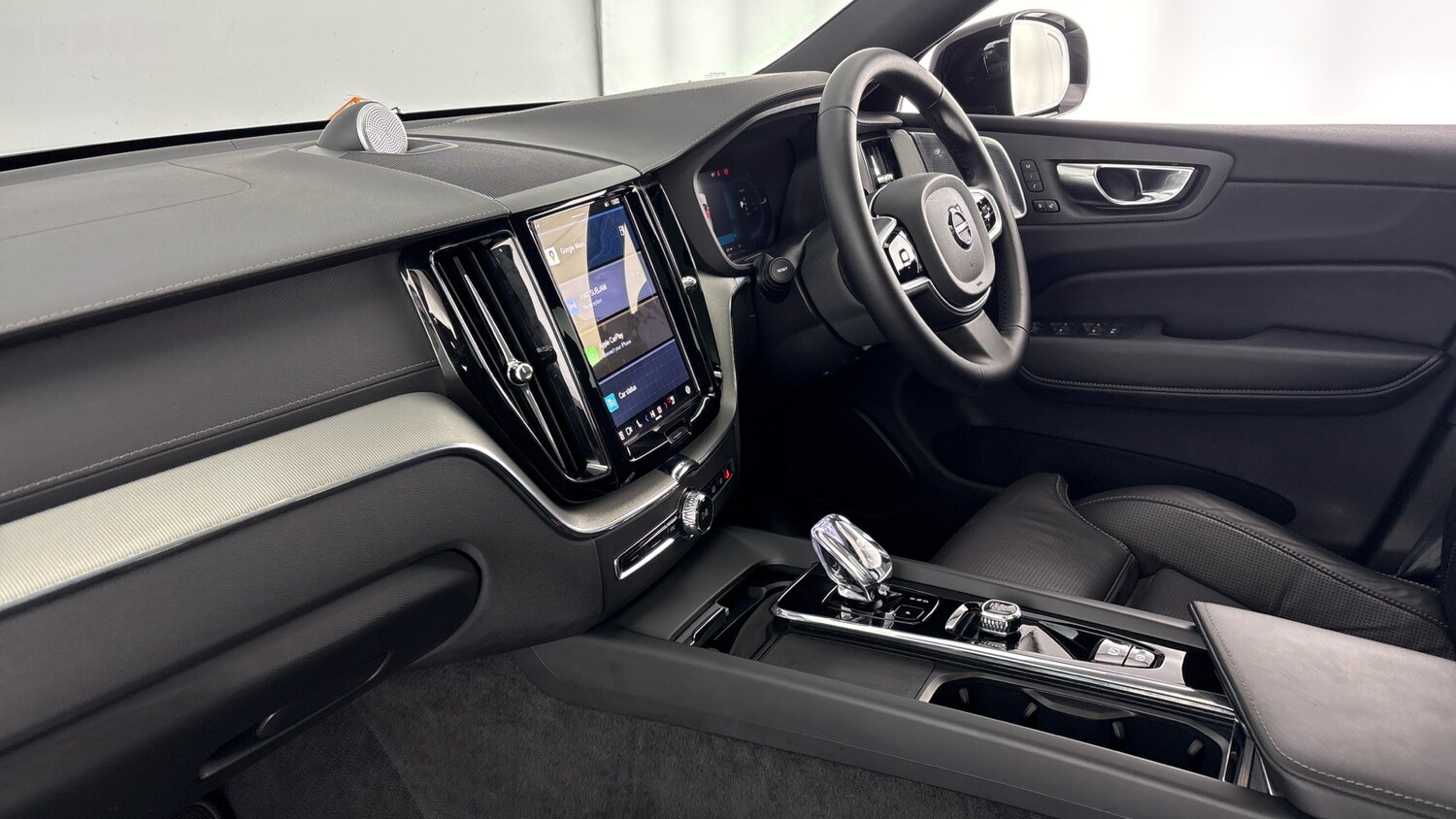 Used Volvo XC60 2025 for sale - 77602722: Photo 2