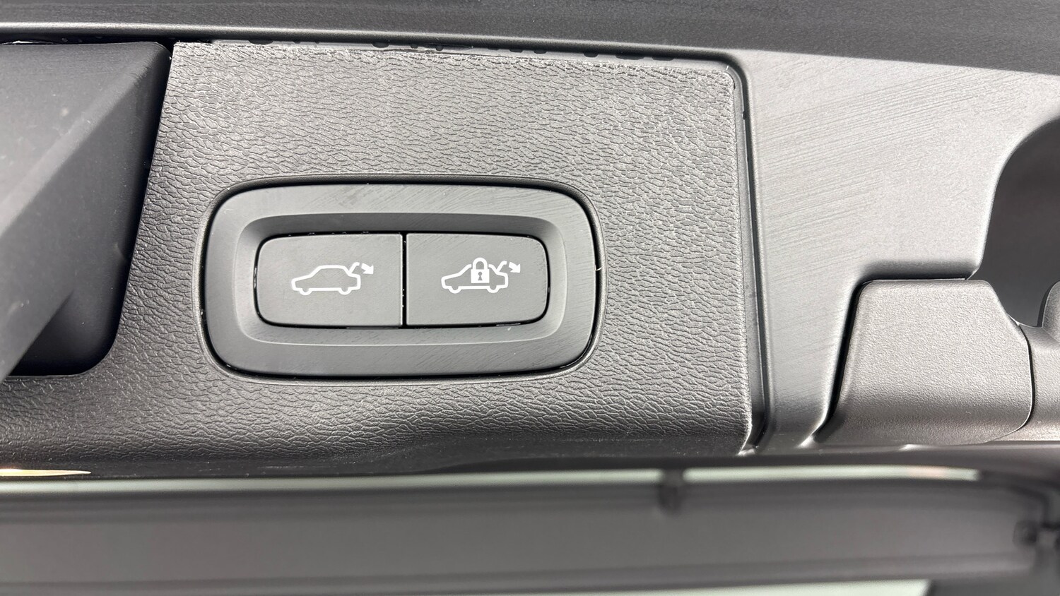 Used Volvo XC60 2025 for sale - 77602722: Photo 40