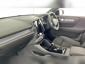 Used Volvo XC40 2025 for sale - 76391386: Photo