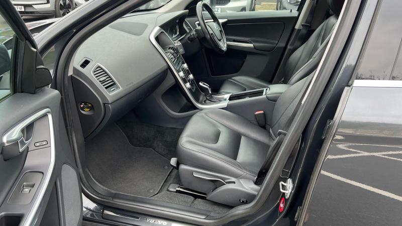 Used Volvo XC60 2015 for sale - 76703128: Photo 2