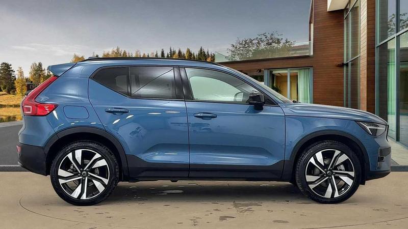 Used Volvo XC40 2025 for sale - 76895611: Photo 2