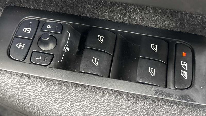 Used Volvo XC40 2025 for sale - 76895611: Photo 24