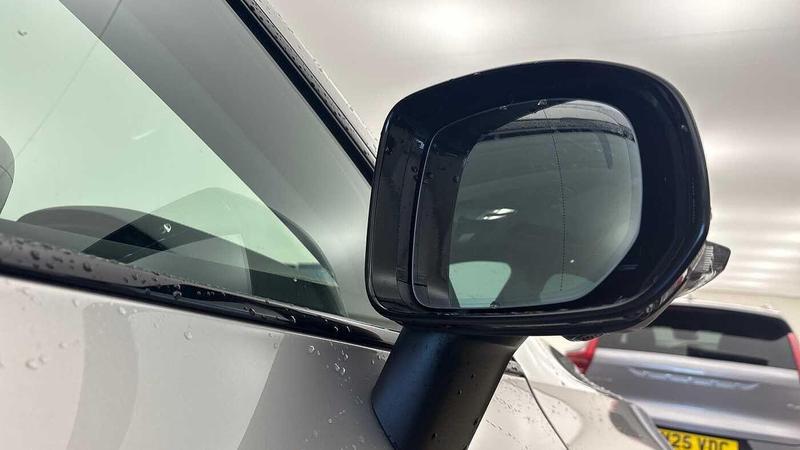 Used Volvo XC60 2025 for sale - 77152112: Photo 21