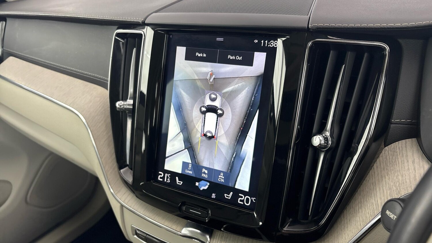 Used Volvo XC60 2018 for sale - 77603867: Photo 31