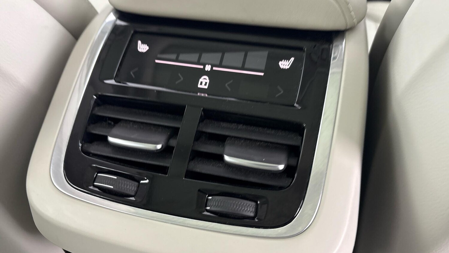 Used Volvo XC60 2018 for sale - 77603867: Photo 36