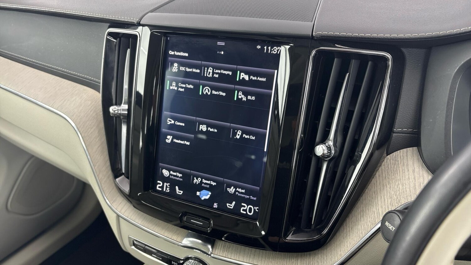 Used Volvo XC60 2018 for sale - 77603867: Photo 7