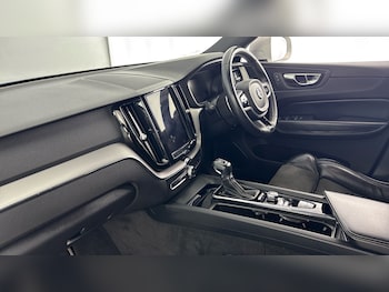 Used Volvo XC60 2017 for sale - 79357174: Photo