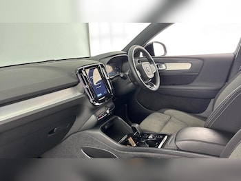 Used Volvo XC40 2023 for sale - 76933590: Photo