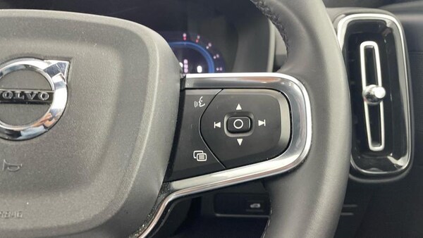 Used Volvo XC40 2023 for sale - 75385741: Photo 17