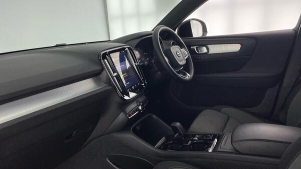 Used Volvo XC40 2023 for sale - 75385741: Photo 2