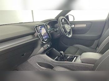 Used Volvo XC40 2023 for sale - 75244827: Photo