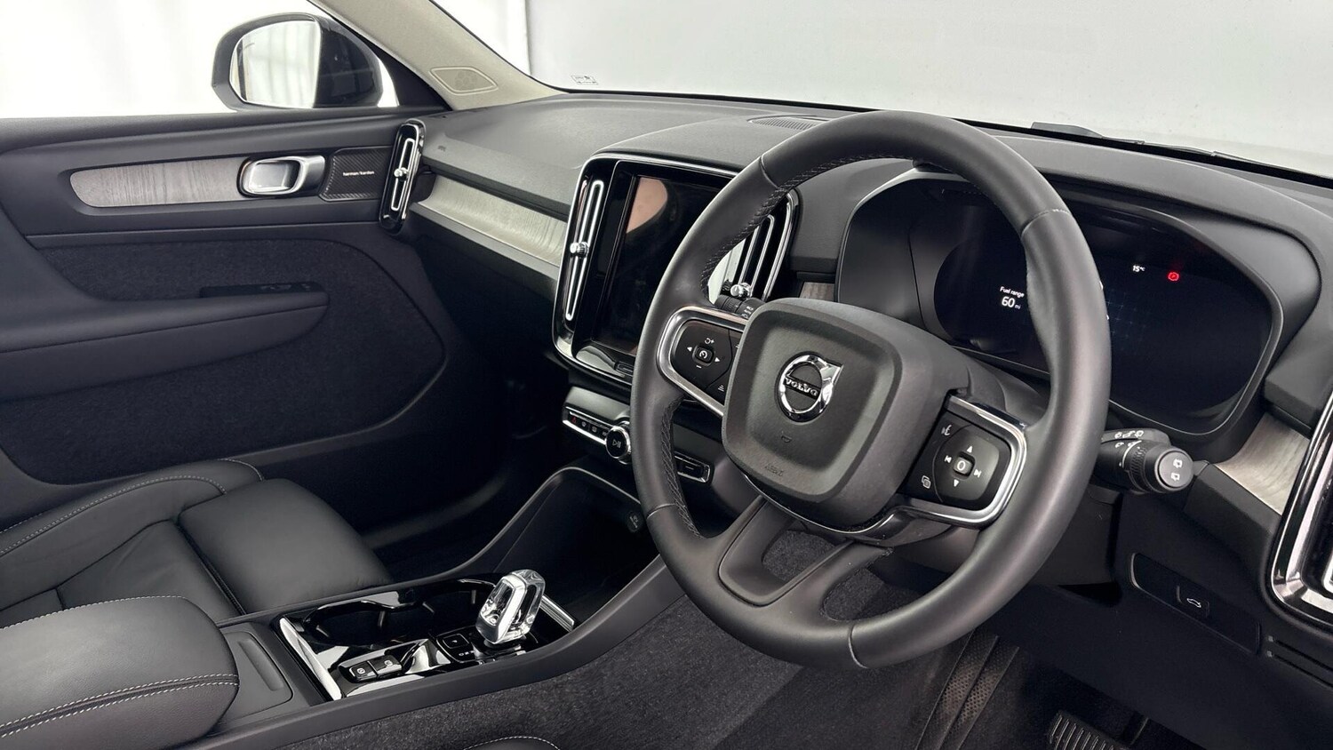 Used Volvo XC40 2023 for sale - 77506305: Photo 6