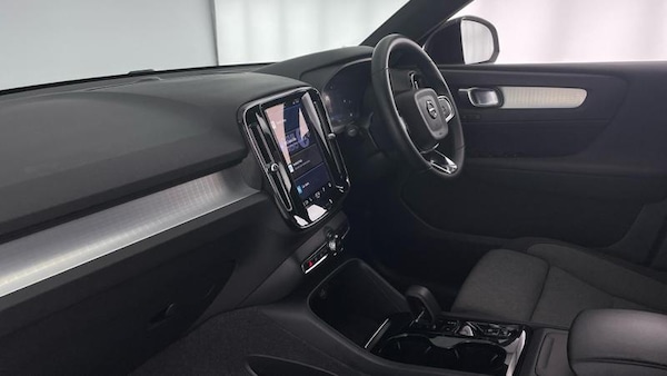 Used Volvo XC40 2023 for sale - 75543416: Photo 2