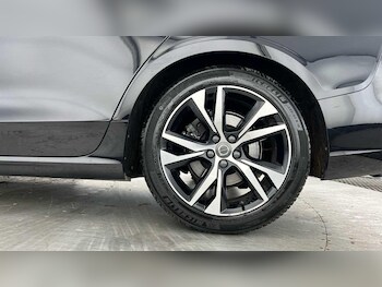 Used Volvo V60 2022 for sale - 78486186: Photo