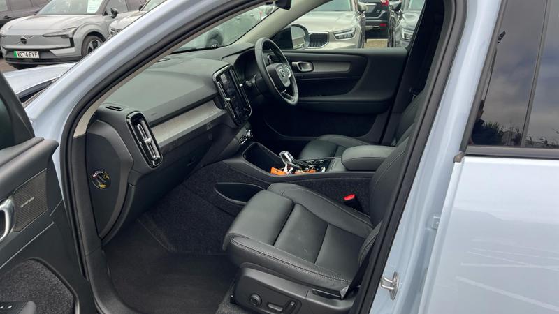 Used Volvo XC40 2025 for sale - 76056103: Photo 2