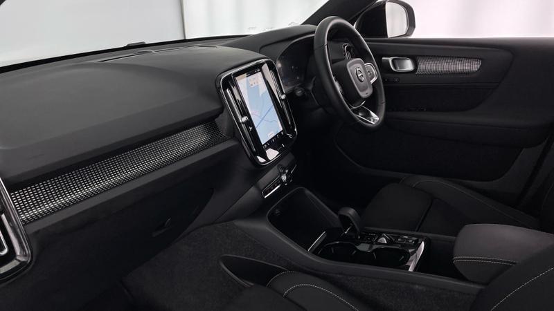 Used Volvo XC40 2025 for sale - 76008589: Photo 2