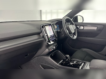 Used Volvo XC40 2024 for sale - 79031840: Photo