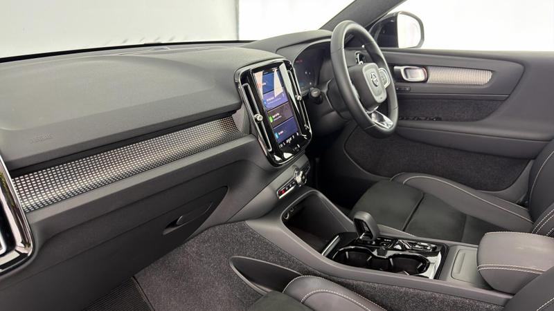 Used Volvo XC40 2025 for sale - 76710127: Photo 2
