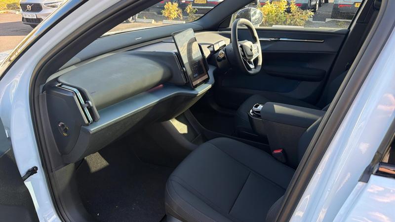 Used Volvo EX30 2025 for sale - 76382261: Photo 2