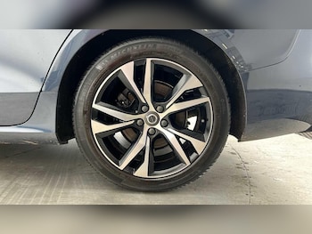 Used Volvo V60 2022 for sale - 78555605: Photo