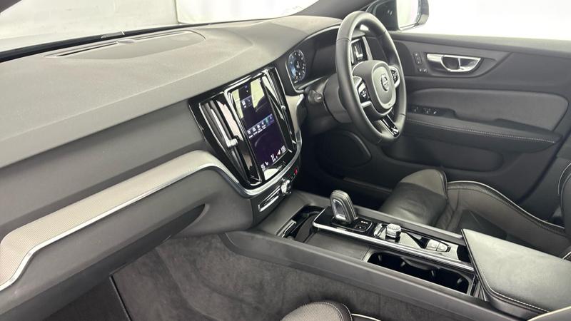 Used Volvo V60 2021 for sale - 77427112: Photo 2