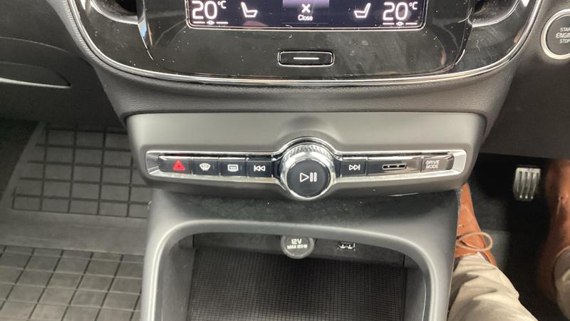 Used Volvo XC40 2022 for sale - 75856089: Photo 46