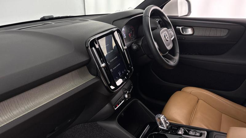 Used Volvo XC40 2020 for sale - 77055895: Photo 2