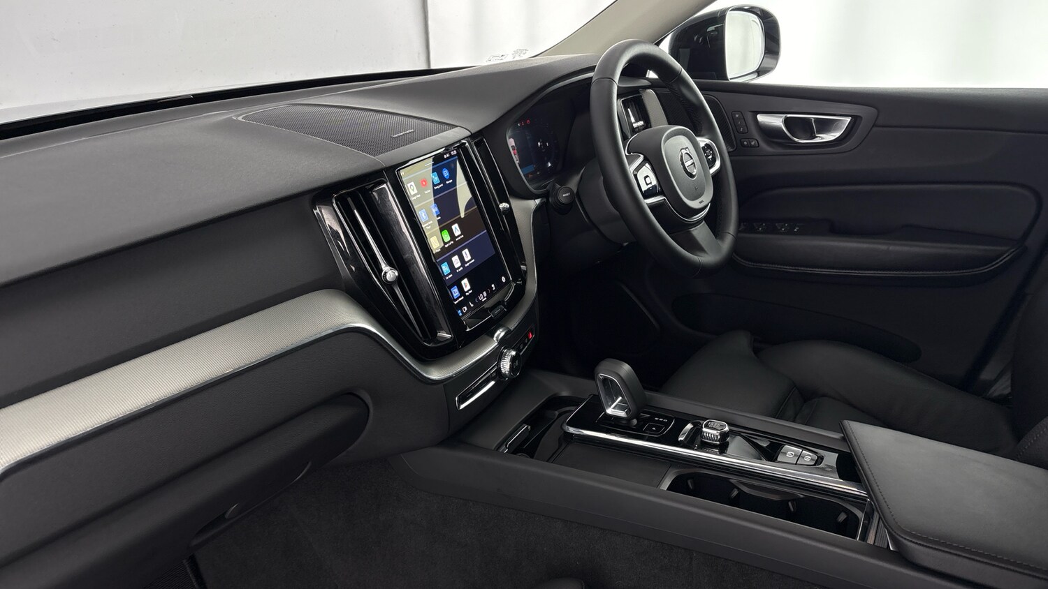 Used Volvo XC60 2025 for sale - 77602715: Photo 2