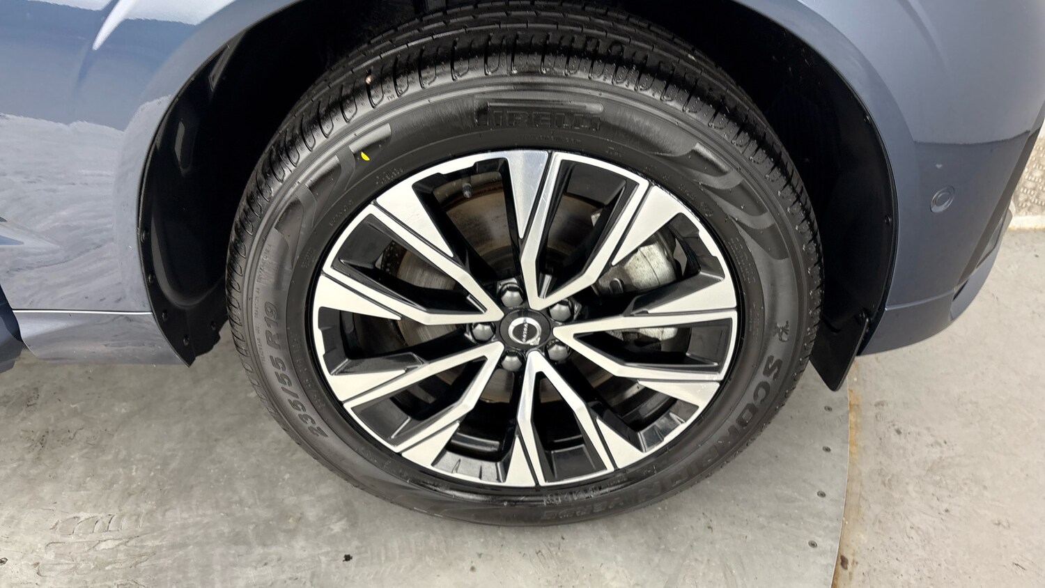 Used Volvo XC60 2025 for sale - 77602715: Photo 5