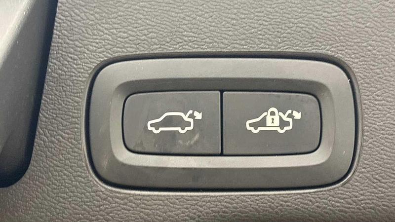 Used Volvo XC60 2025 for sale - 77152125: Photo 17