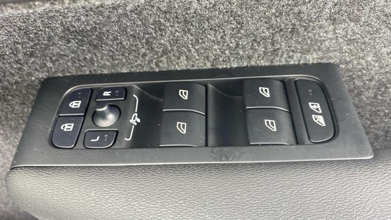 Used Volvo XC40 2025 for sale - 76631240: Photo 19