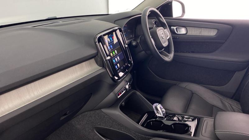 Used Volvo XC40 2025 for sale - 76631240: Photo 2